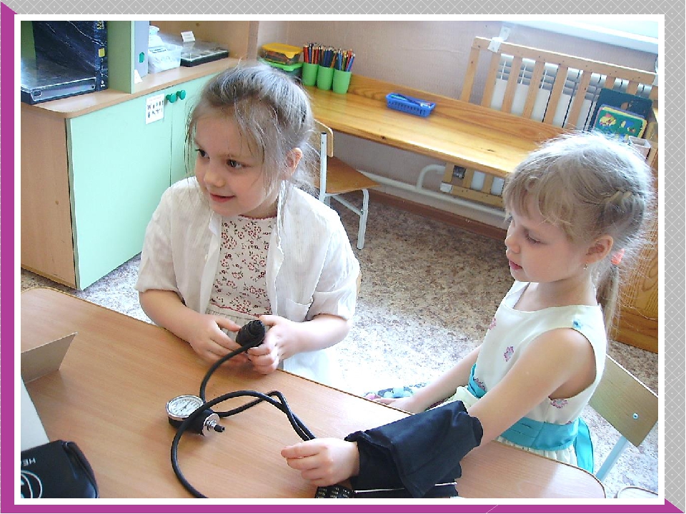 Презентация сюжетно-ролевой игры в ДОУ "Поликлиника" подготовительная группа