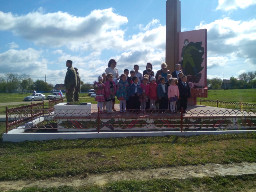 Погода в симферопольском районе. Красное Симферопольский район. Симферопольский район красинькое. Симферополь село красное. Памятник в селе Донском Симферопольского.