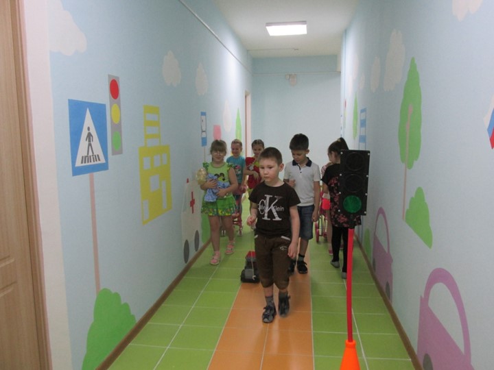 Презентация по ПДД "Интелектуальный конкурс "Правила дорожные знай и выполняй"