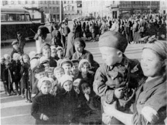 Презентация "Памяти юных героев-антифашистов посвящается"
