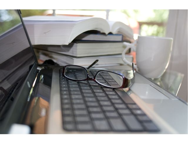 Открытое занятие на тему "Кто работает в детском саду?" средняя группа