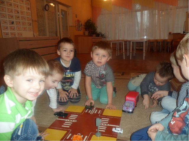 Презентация на тему "Один день из жизни нашей группы"